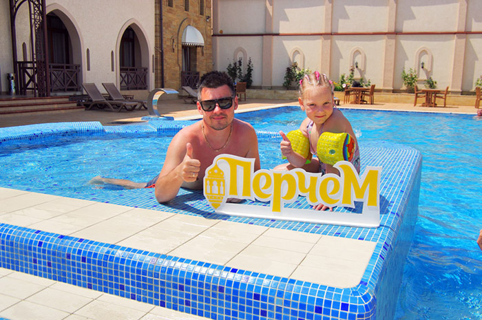 В бассейне гостиницы Перчем Где лучше отдыхать в Судаке – гостиница Перчем